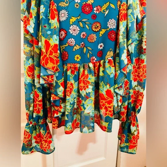 FLORAL BLOUSE 🌸 - Picture 3 of 8